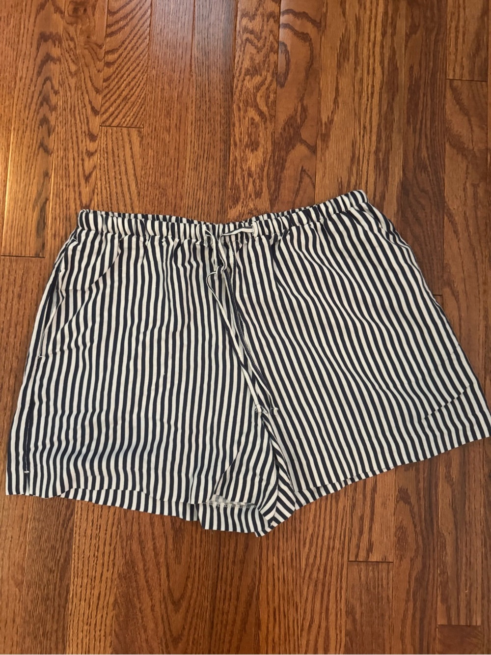 NWOT H&M Navy/White Striped Shorts Small